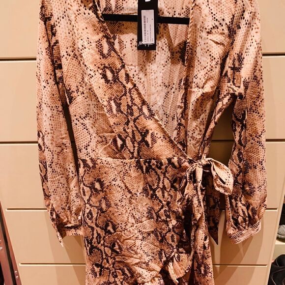 Nasty Gal Python print wrap dress - Picture 3 of 6